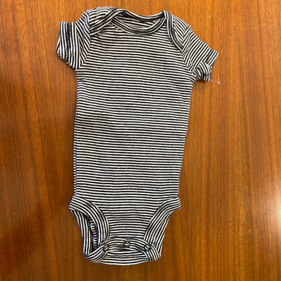 4-pack of Newborn Onsies - Picture 2 of 9